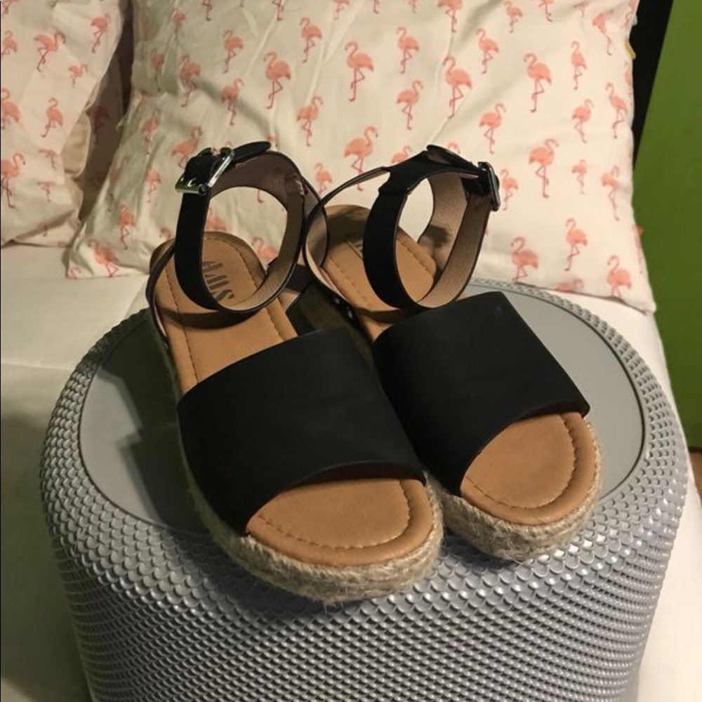 Women’s wedges size 7